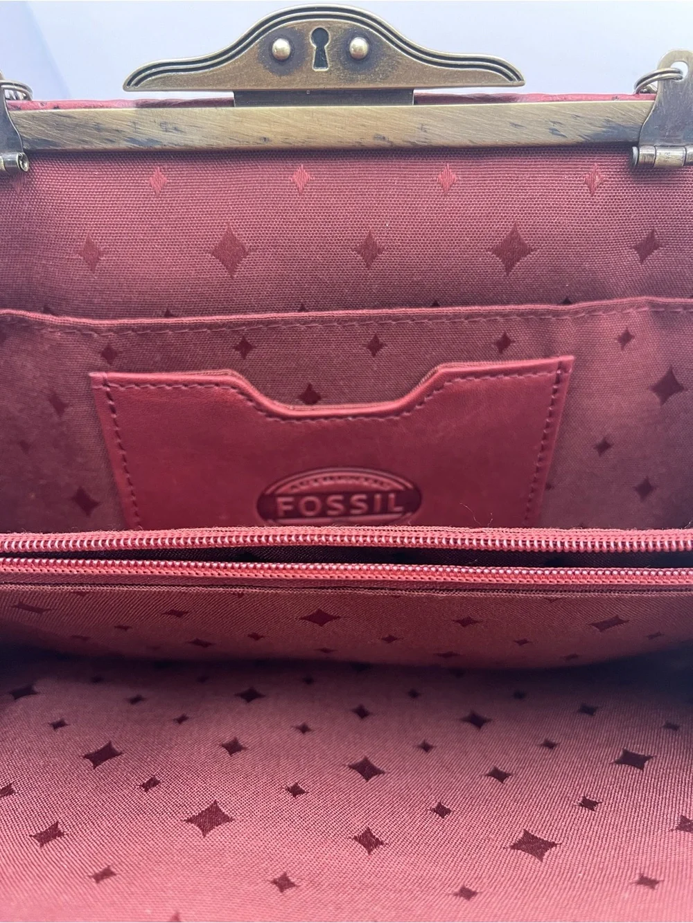 Fossil Embossed Leather Burgundy Frame Clutch with Optional Chain Strap - Picture 4 of 7